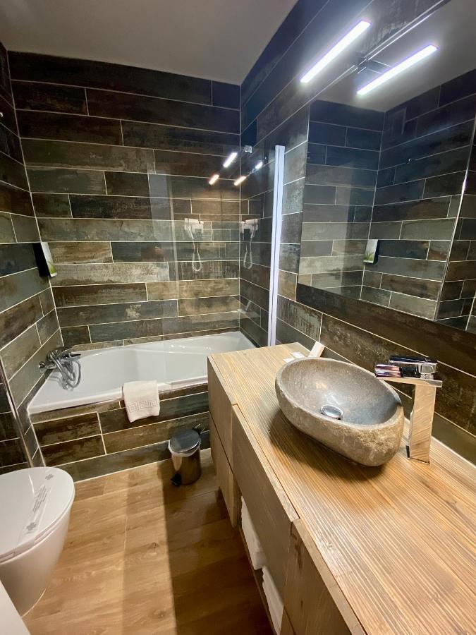 Hotel Les Grenadines 아그 외부 사진