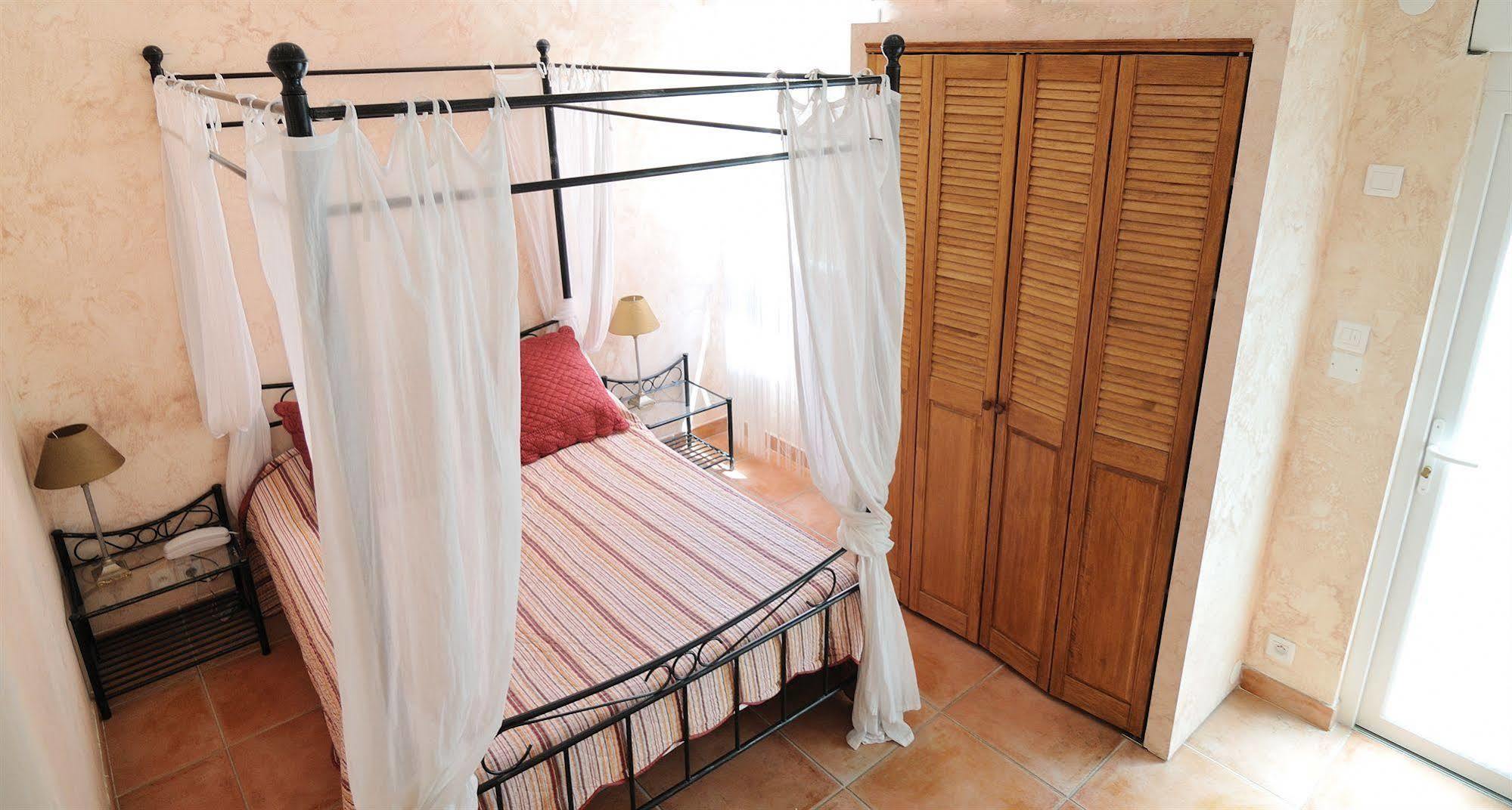 Hotel Les Grenadines 아그 외부 사진